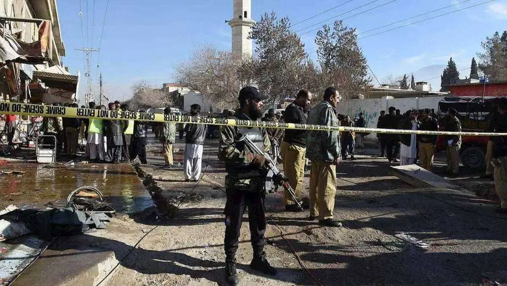 Fuerzas de seguridad pakistaníes en el lugar del atentado.