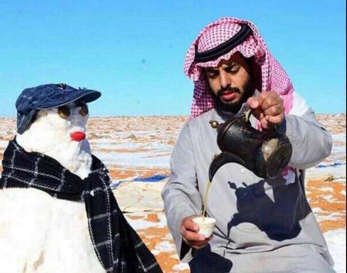 Muchos saudíes han subido imágenes con la nieve de protagonista.