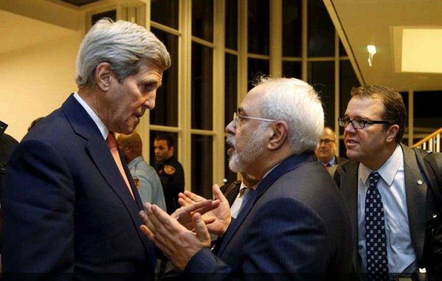 El secretario de Estado estadounidense, John Kerry, con su homólogo iraní, Mohammad Javad Zarif.