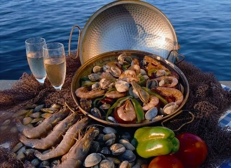 El chef de cocina deberá ser especialista en pescado y marisco.