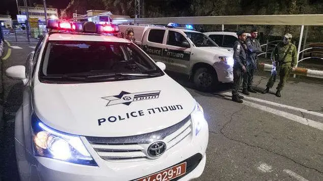 El atentado se produjo mientras un grupo de policías patrullaba en una plaza. 