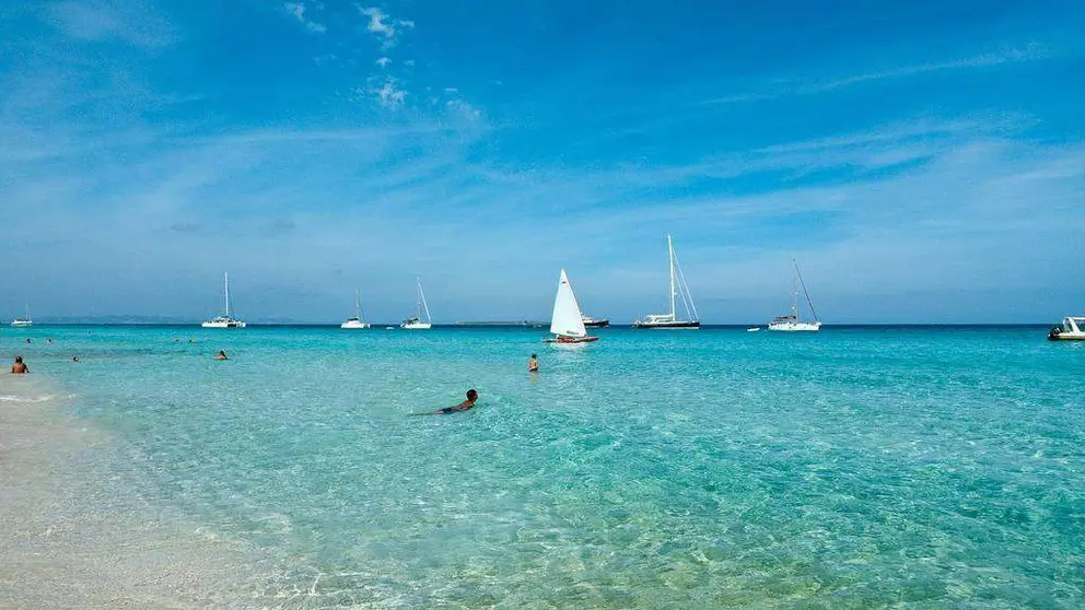 Imagen de una playa de Ibiza.