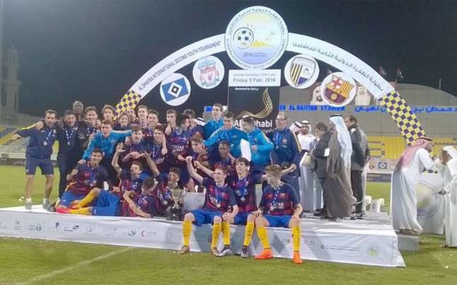 El equipo cadete del F.C. Barcelona se proclamó campeón en Abu Dhabi.