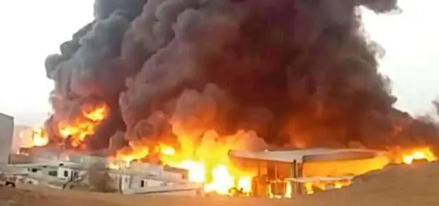 El incendio se produjo en un almacén de productos químicos.