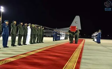 A la llegada del cuerpo se le concedió honor militar especial. 