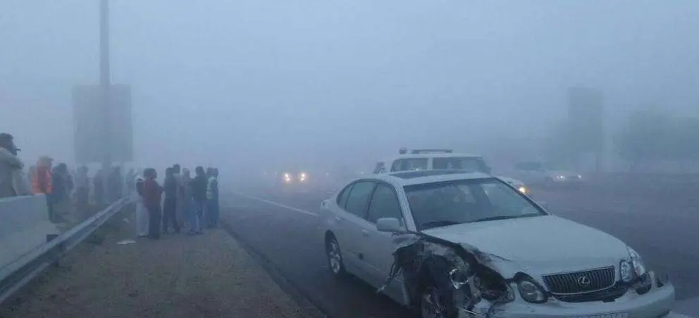 Los accidentes en cadena son comunes en Dubai cuando hay niebla.