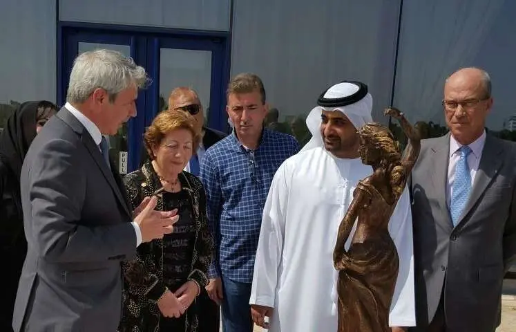 De izquierda a derecha, José Murcia, Maite Defruc, el jeque Juma Al Maktoum y José Eugenio Salarich. (Cedida)