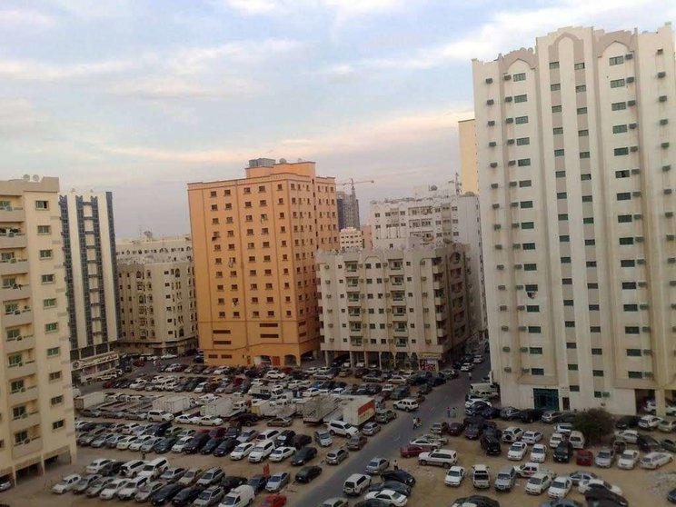 Perspectiva de una zona de edificios en Sharjah.