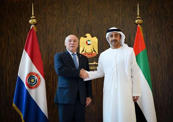 Los ministros de Asuntos Exteriores de Emiratos y Paraguay en Abu Dhabi.