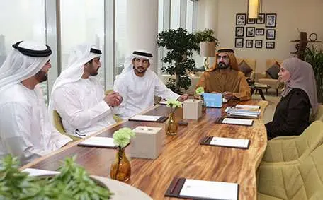 El jeque Mohammed durante la reunión con la ministra de la Felicidad.