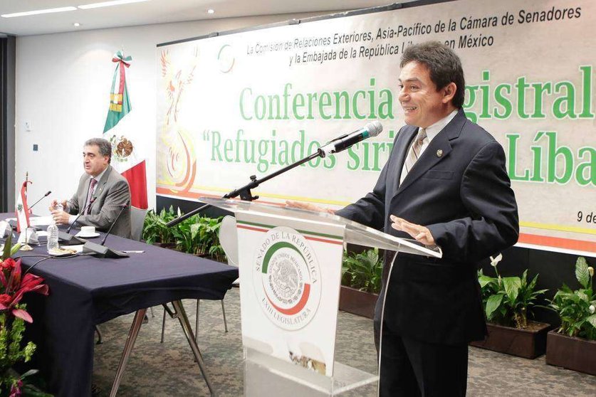 El senador mexicano Daniel Ávila Ruiz, al dar inicio a la conferencia magistral Refugiados sirios en Líbano. (Cedida)