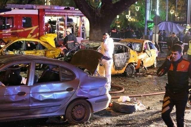 El atentado con coche bomba en Ankara se produjo en una zona muy concurrida.