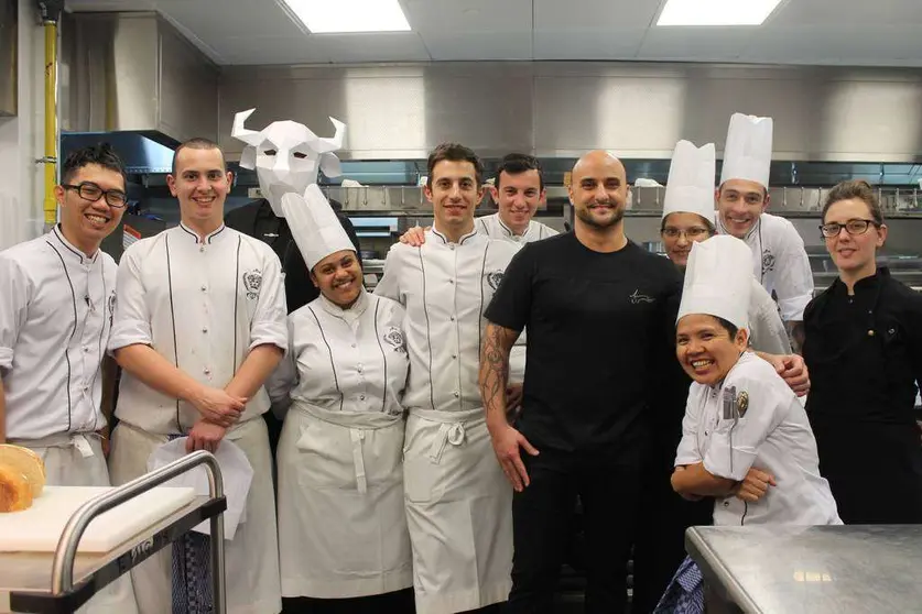 Equipo a cargo de la cocina del restaurante Enigma. (M.P.)