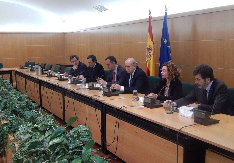 El ministro del Interior español, Jorge Fernández Díaz, preside la reunión de la Comisión de Seguimiento del Pacto Antiyihadista. Foto: Ministerio del Interior