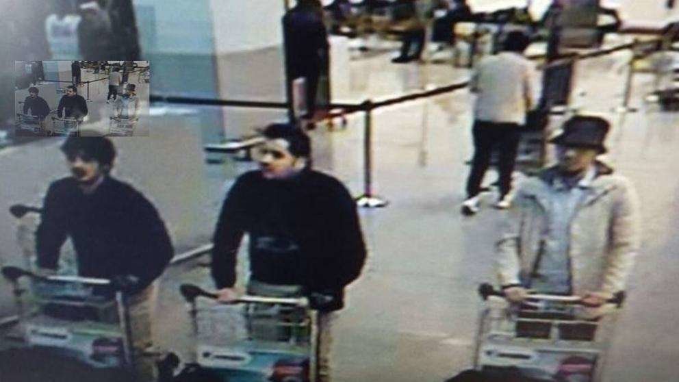 La imagen de los tres sospechosos de provocar los atentados de Bruselas difundida por la Policía.