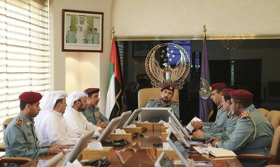 Reunión de la Policía de Ajman para revisar el proyecto Ciudad Segura. Twitter de la Policía de Ajman.