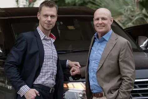 Frederik Bisbjerg de QIC Insured y Thomas Edelmann de RoadSafetyUAE.