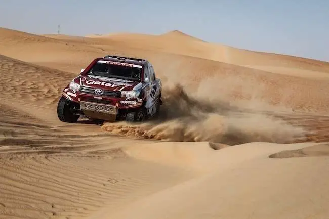 Nasser Al Attiyah durante el rally de Abu Dhabi.