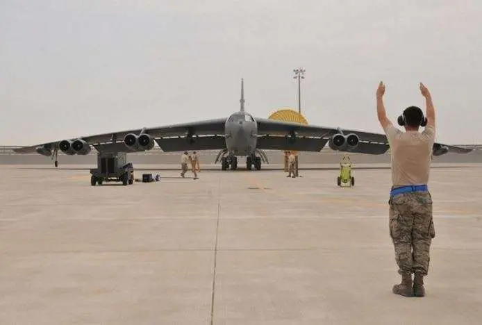 Un B 52 en la Base Aérea de Qatar.