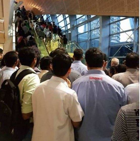 El metro de la línea roja de Dubai tuvo un problema técnico.