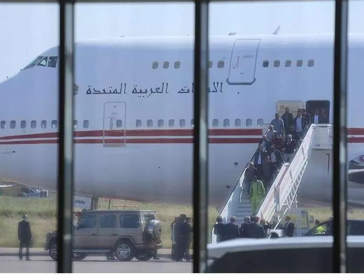  Momento de la llegada del jeque al aeropuerto de Badajoz. Foto de Santi García- La Crónica de Badajoz.