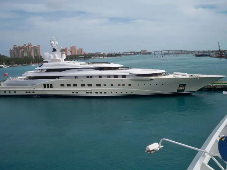 Imagen del yata Pelorus atracado en las Islas Bahamas.