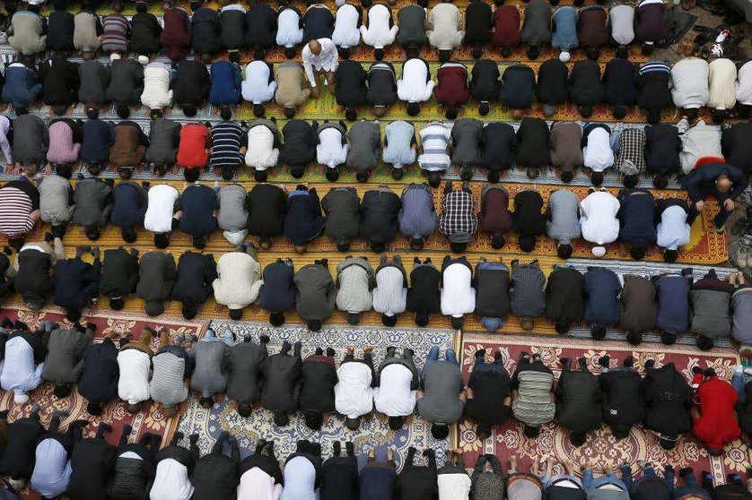 Una imagen de fieles orando durante el Ramadán.