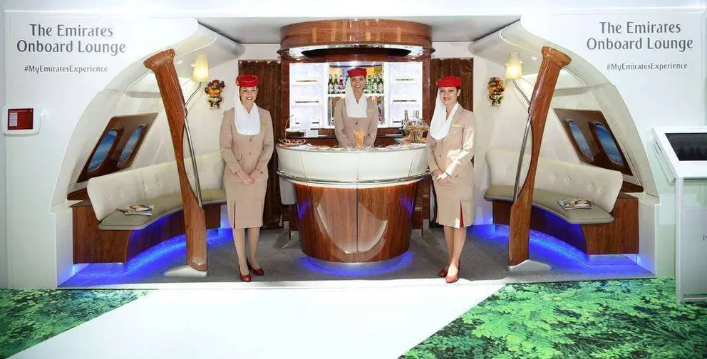 Personal de cabina de Emirates Airline.