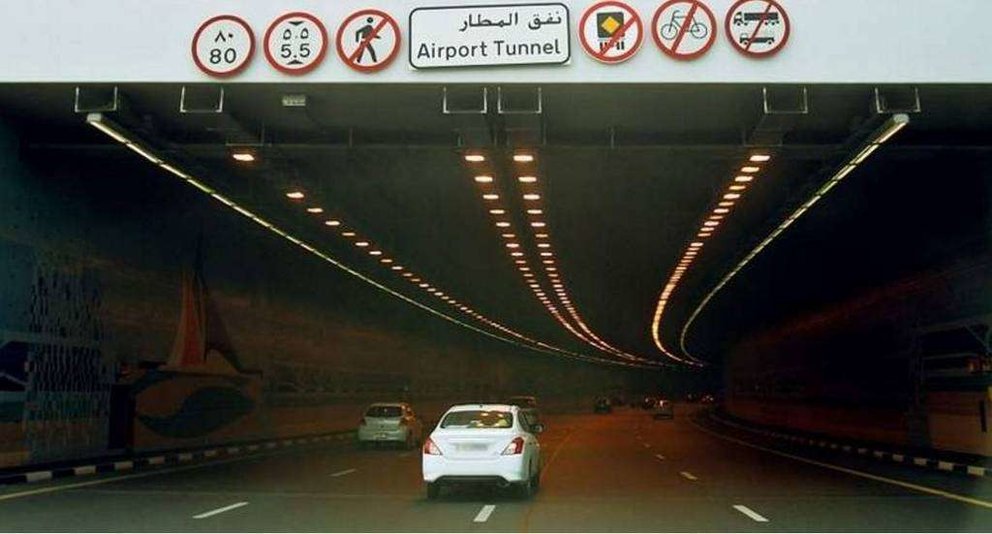 El túnel del Aeropuerto en Dubai.