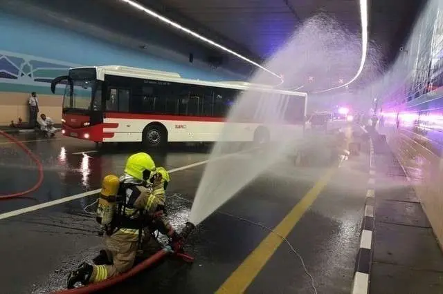 Simulacro ejecutado hoy en el túnel del aeropuerto de Dubai. (RTA)