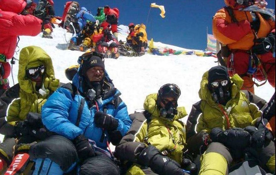 El equipo de soldados de Emiratos que han subido al monte Everest.