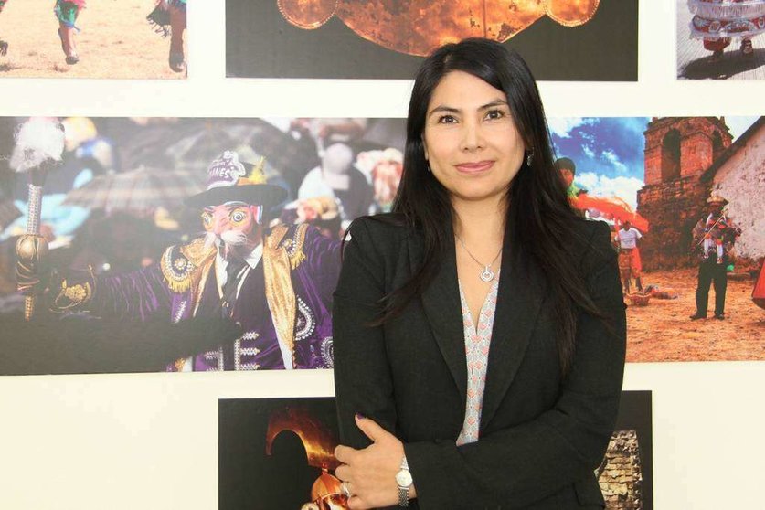 Claudia Guevera, en la sede del Consulado de Perú en Dubai. (EL CORREO)