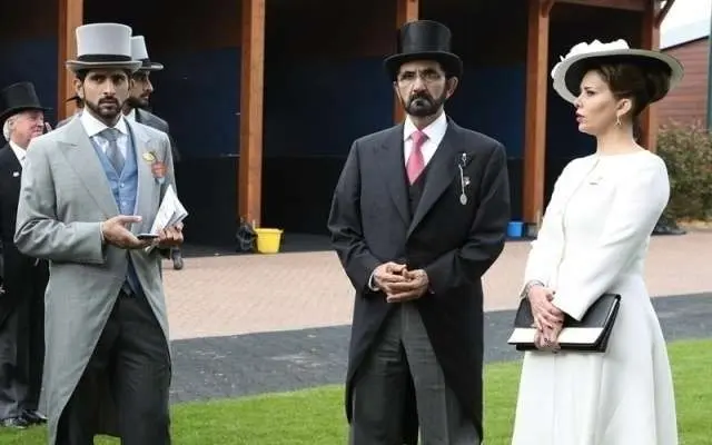 el jeque Mohammed junto a la princesa Haya y el jeque Hamdan durante el Derby de Epsom.