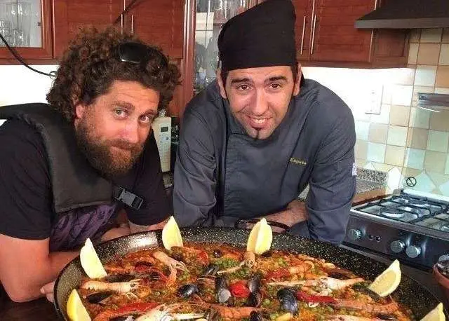 Bart Pérez -izquierda- junto a Luis Ezqueta durante la grabación del vídeo.