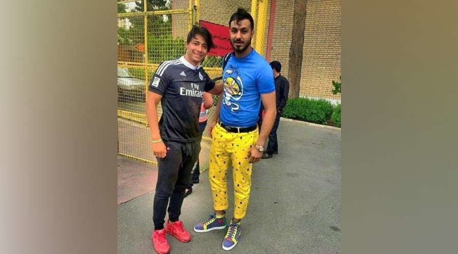 El futbolista iraní Sosha Makani, en una de las fotos aparecidas en Twitter por las que ha sido sancionado.
