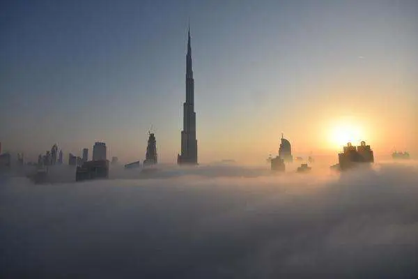 El tiempo será caluroso y húmedo con probabilidad de niebla.