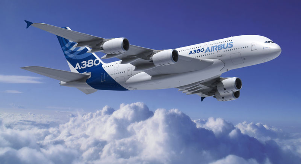 Un airbus A380 en vuelo.