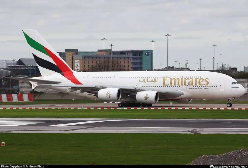 Un A380 de Emirates Airline en el aeropuerto de Manchester en el Reino Unido.