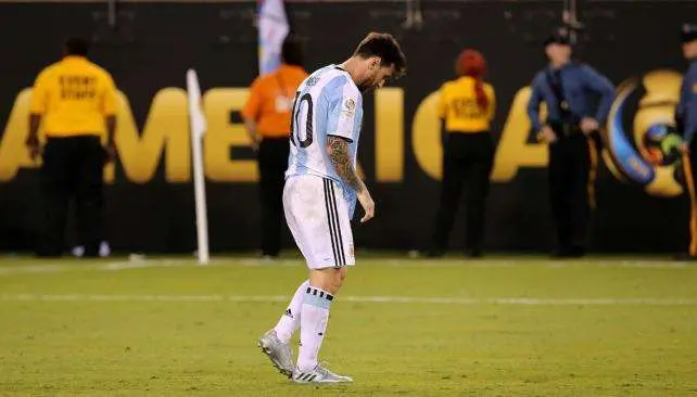 Messi, cabizbajo, tras perder Argentina la final de la Copa de América frente a Chile.