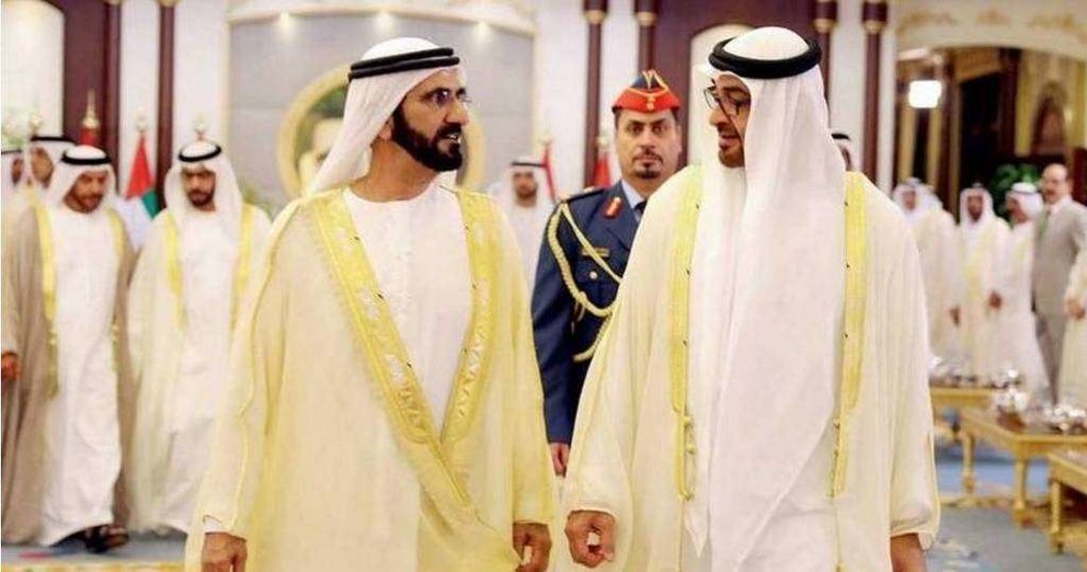 El gobernandor de Dubai y el príncipe heredero de Abu Dhabi en el palacio de Abu Dhabi.