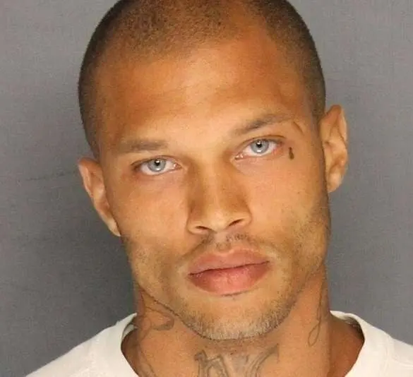 Jeremy Meeks fue denominado el convicto más guapo del mundo.