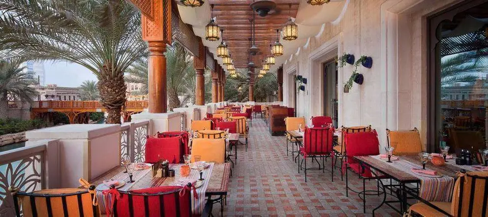 Exterior del restaurante Al Hambra en el hotel Al Qasr. 