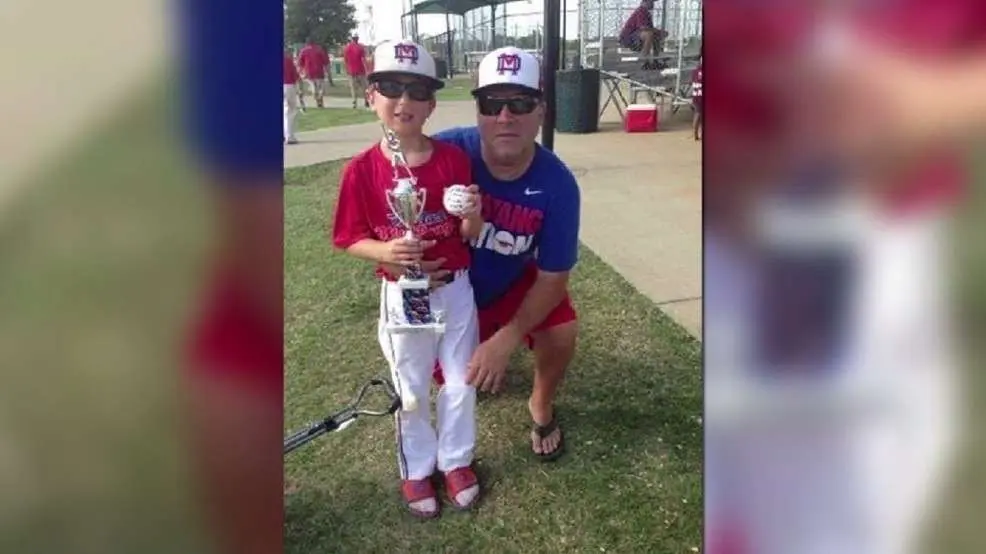 Sean Copeland junto a su hijo Brodie de 11 años. (Internet) 