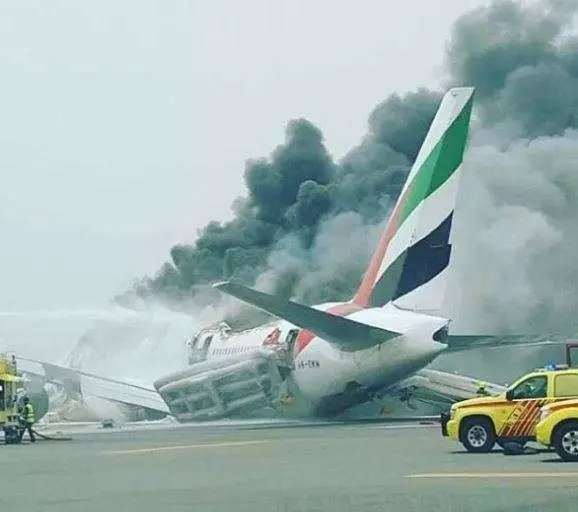 Una imagen del avión de Emirates siniestrado.