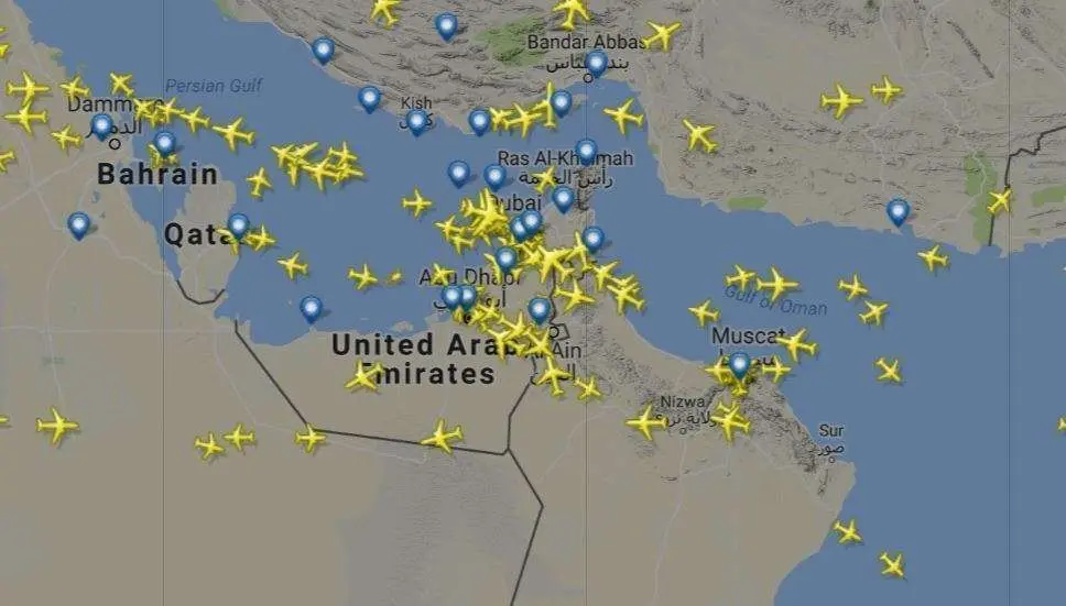 Una captura del sitio web flightradar donde se observa el espacio aéreo de EAU.