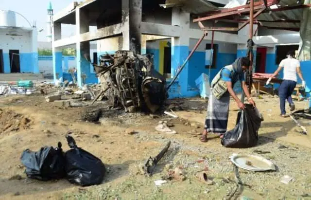 trabajadores yemeníes esta semana limpian un hospital operado por el la agencia de ayuda con sede en París, Médicos Sin Fronteras.