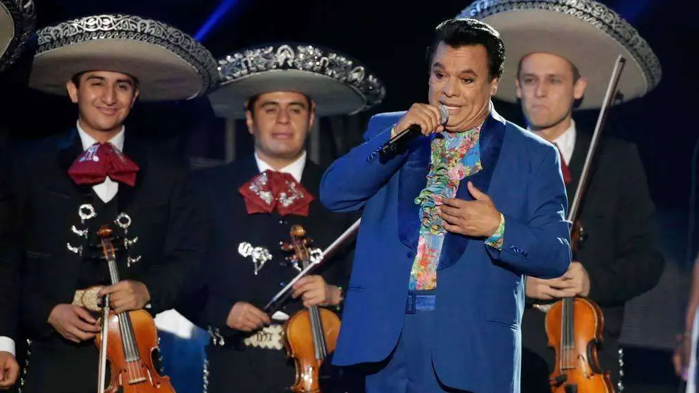 Juan Gabriel, durante una actuación.