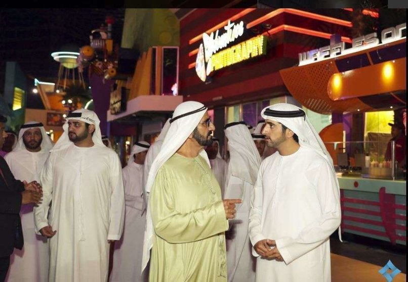 El jeque mohammed junto al príncipe heredero de Dubai en el parque IGM.