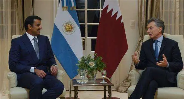 El presidente de Argentina y el emir de Qatar durante el encuentro.