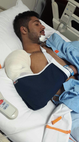 Hamad, en su cama del hospital tras haber sido atacado por una banda en Dubai. (7Days)